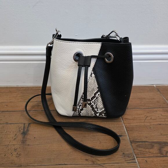 Steve Madden Black and white small bucket bag - Picture 1 of 5